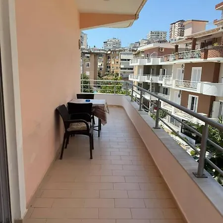 アパート Eklea Sarandë
